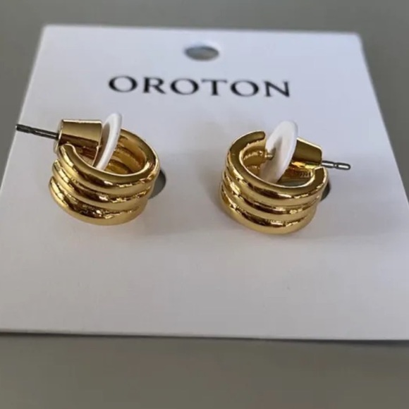 OROTON Avery Mini Hoops In Gold - Picture 4 of 6